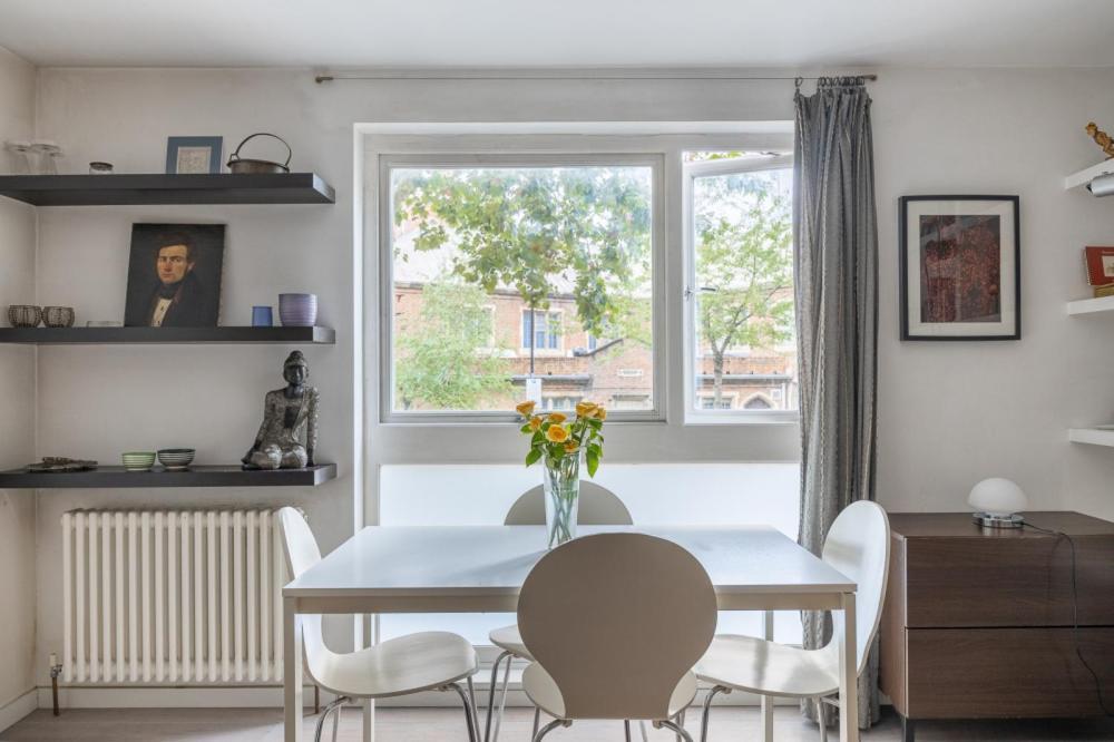 St Quintin Avenue Apartment *