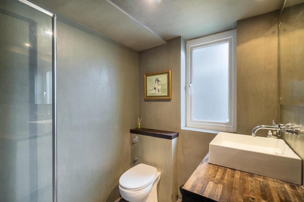 St Quintin Avenue Apartment